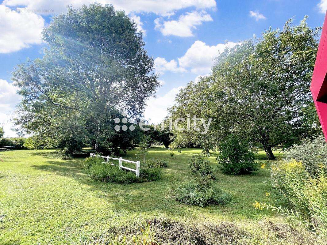 Maison à VARENNES-VAUZELLES