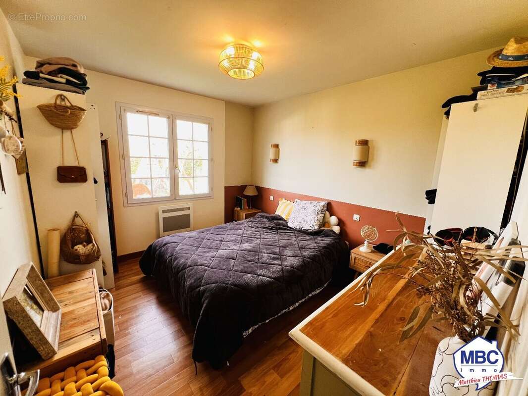 Maison à SAINT-PIERRE-MONTLIMART