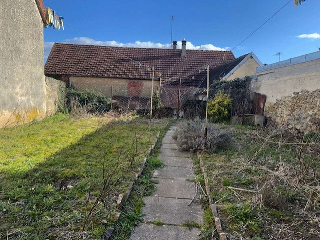 Maison à BARBONNE-FAYEL