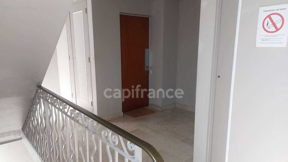 Hyères Gare - Appartement T3 - 77m² - Avec  garage individuel - photo 10