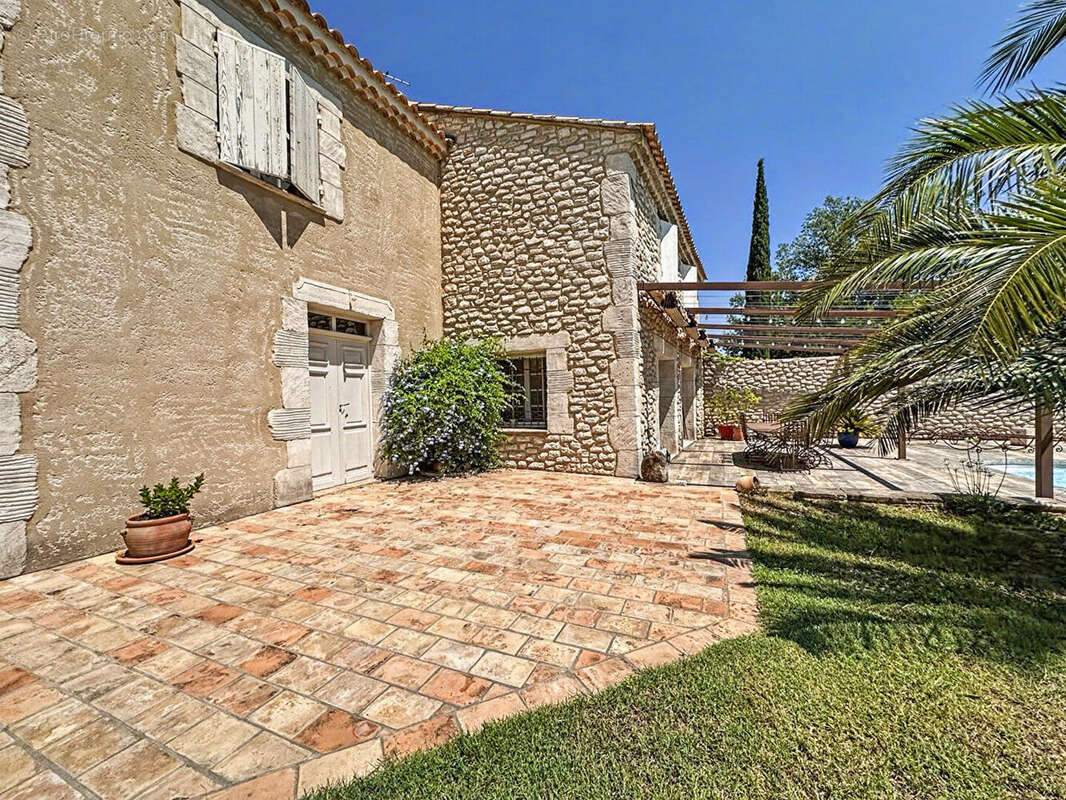 Maison de caractère avec gîte indépendant, piscine, garage et 5 000 m² à vendre à Moulès - photo 9