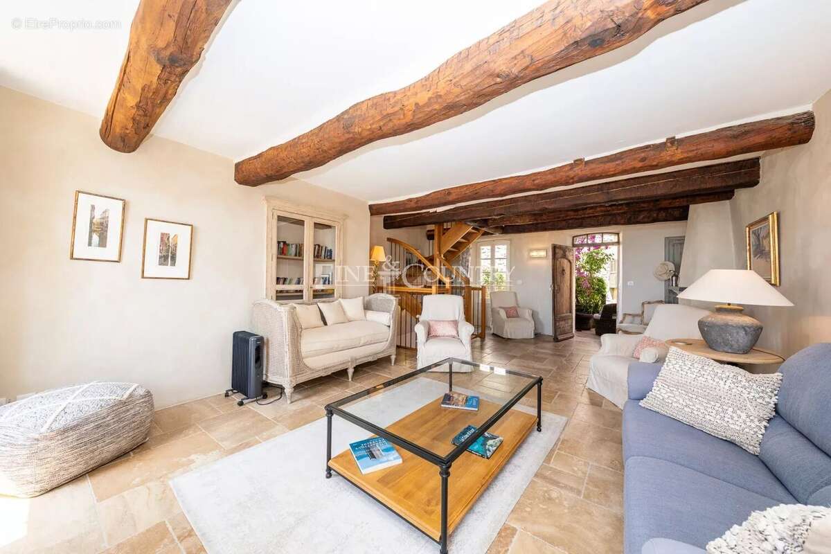 À vendre – Coeur de MOUGINS VILLAGE - Ensemble unique de deux maisons avec vue mer - photo 19