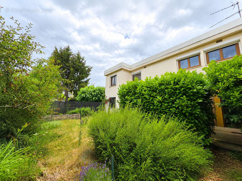 Chenôve - Maison 4 chambres avec garage et vue dégagée - photo 5