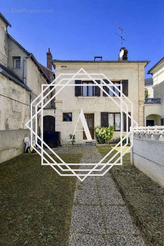 Maison à MERU