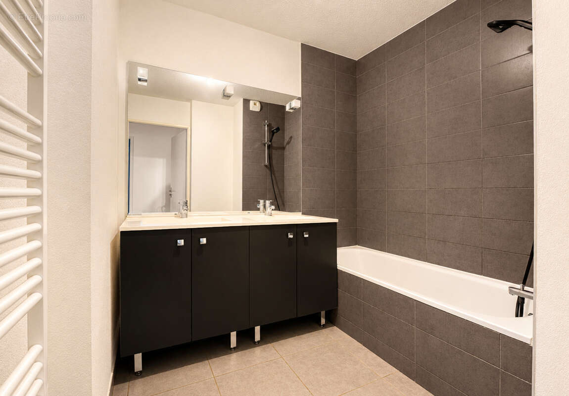En exclusivité !  Appartement T3 de 65 m2 en rez-de-jardin, situé dans le quartier de Lalande. - photo 10