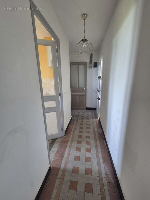 Toulon Ouest - Appartement Type 2 40.7m2 - dernier étage- idéal 1er achat ou investisseur - Petite copropriété - photo 4