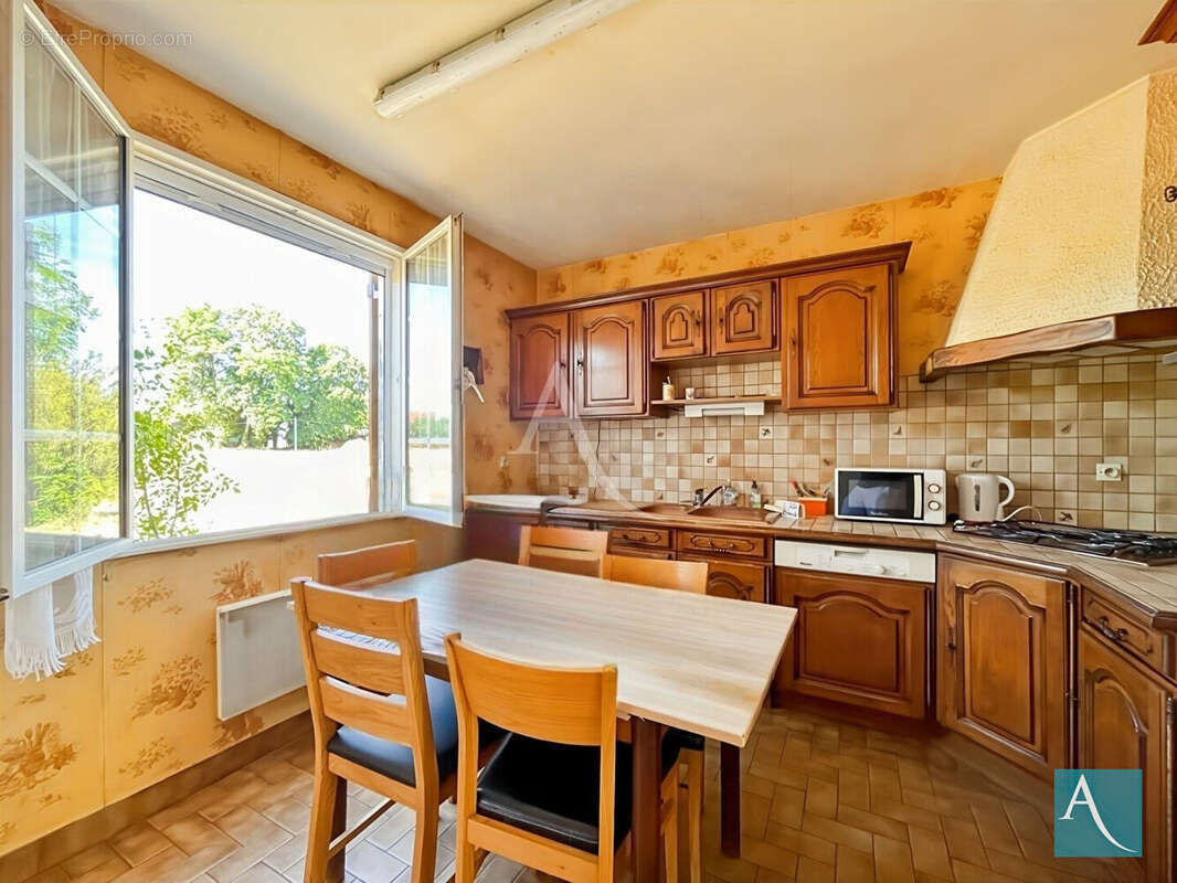 Maison à vendre Guillerval 91690 - Plain-pied 4 chambres - Sous-sol total - Terrain 777 m² - photo 2
