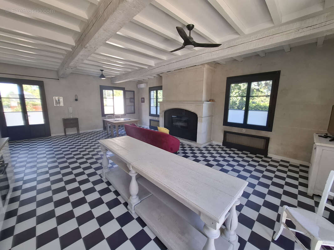 Appartement à FONTVIEILLE