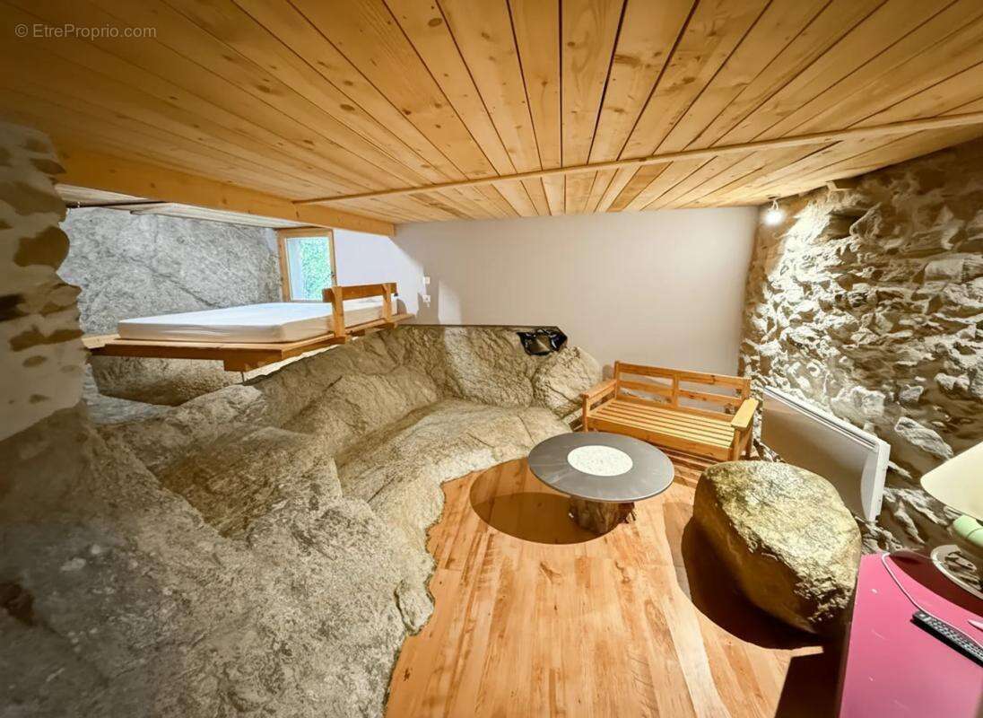 Appartement à AX-LES-THERMES