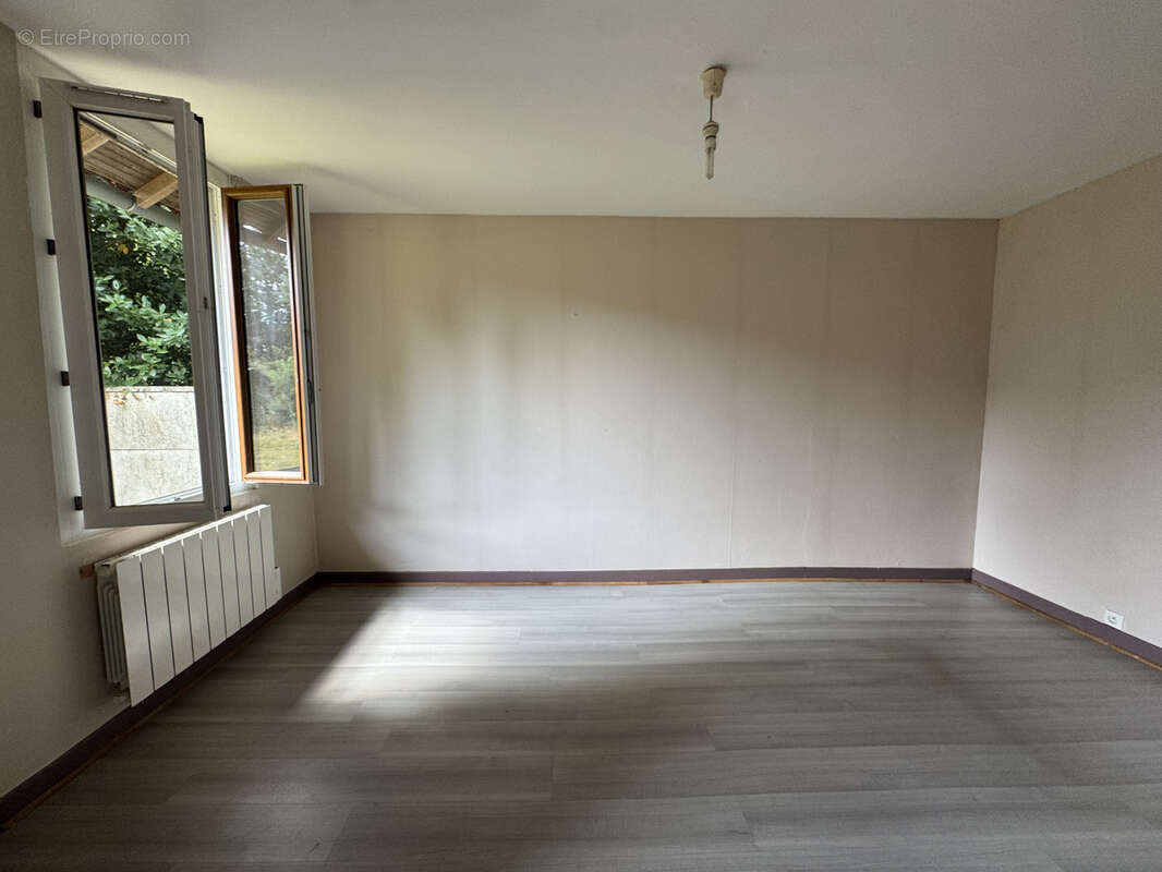 Ensemble immobilier à LIMOGES comprenant deux maisons (une louée et une vide) sur une belle parcelle de 840 m2. - photo 9