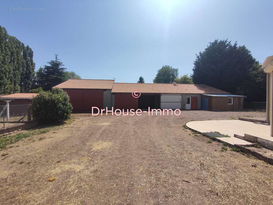 Maison à DOUSSAY