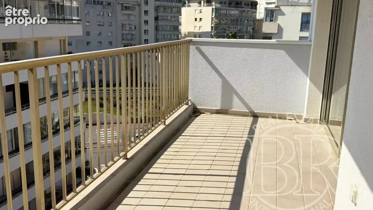 Cannes  a vendre a deux pas de Martinez appartement type 3 avec deux terrasses - photo 3