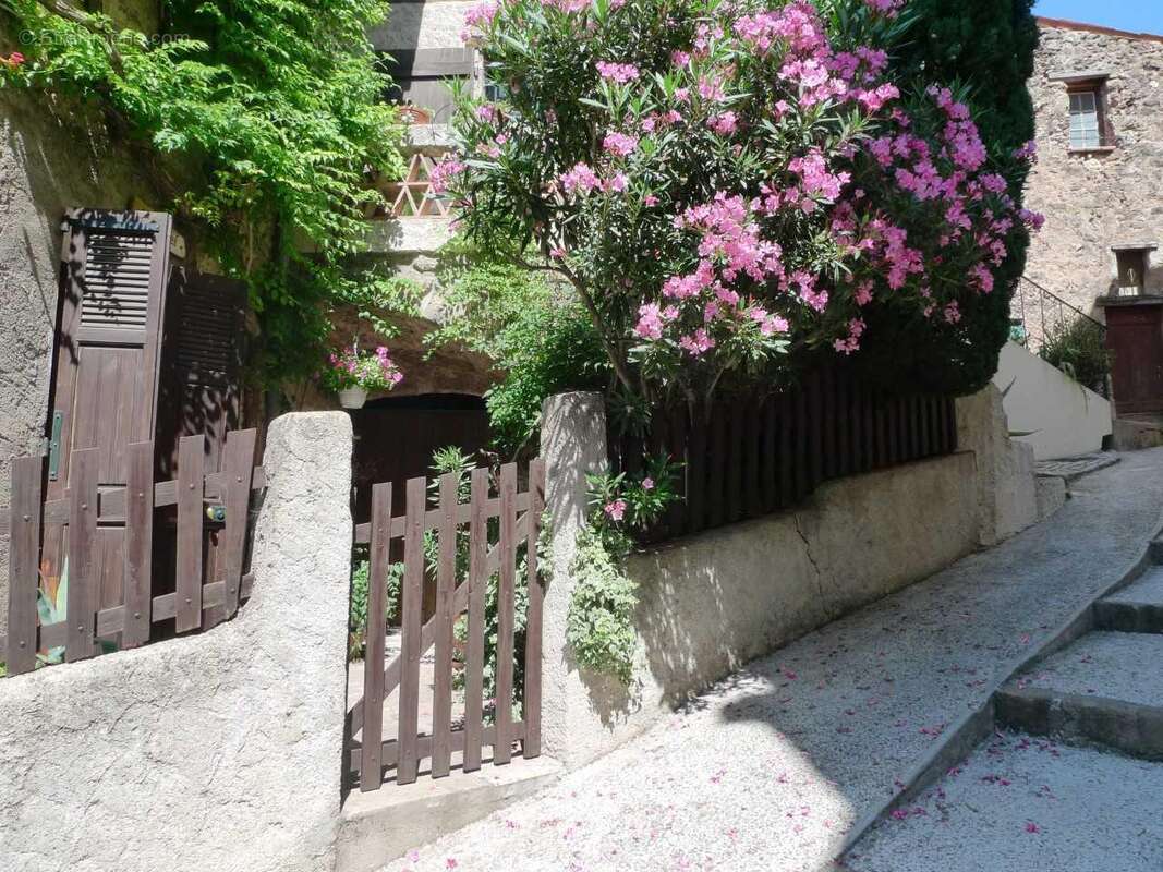   - Maison à LA MOTTE