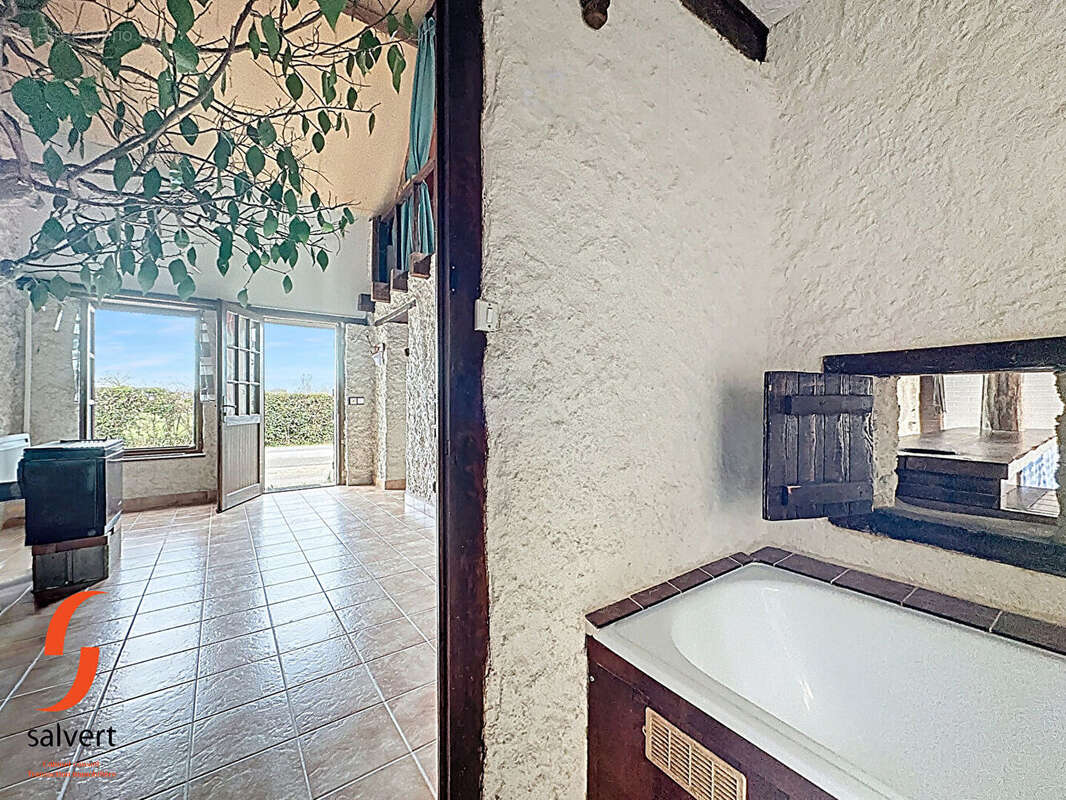 Maison à DURDAT-LAREQUILLE