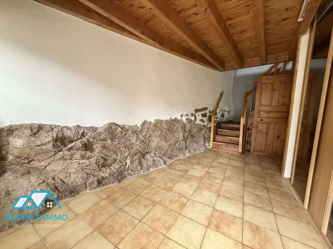 Maison à VILLENEUVE-D&#039;ALLIER