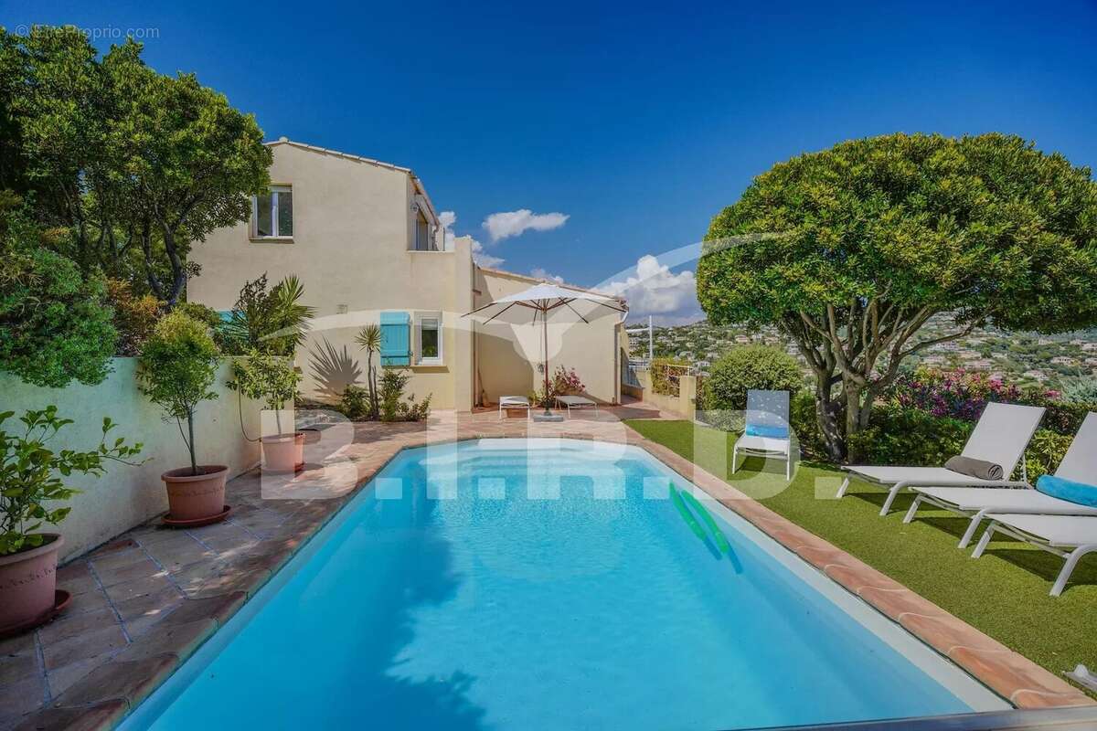 Maison à LES ISSAMBRES