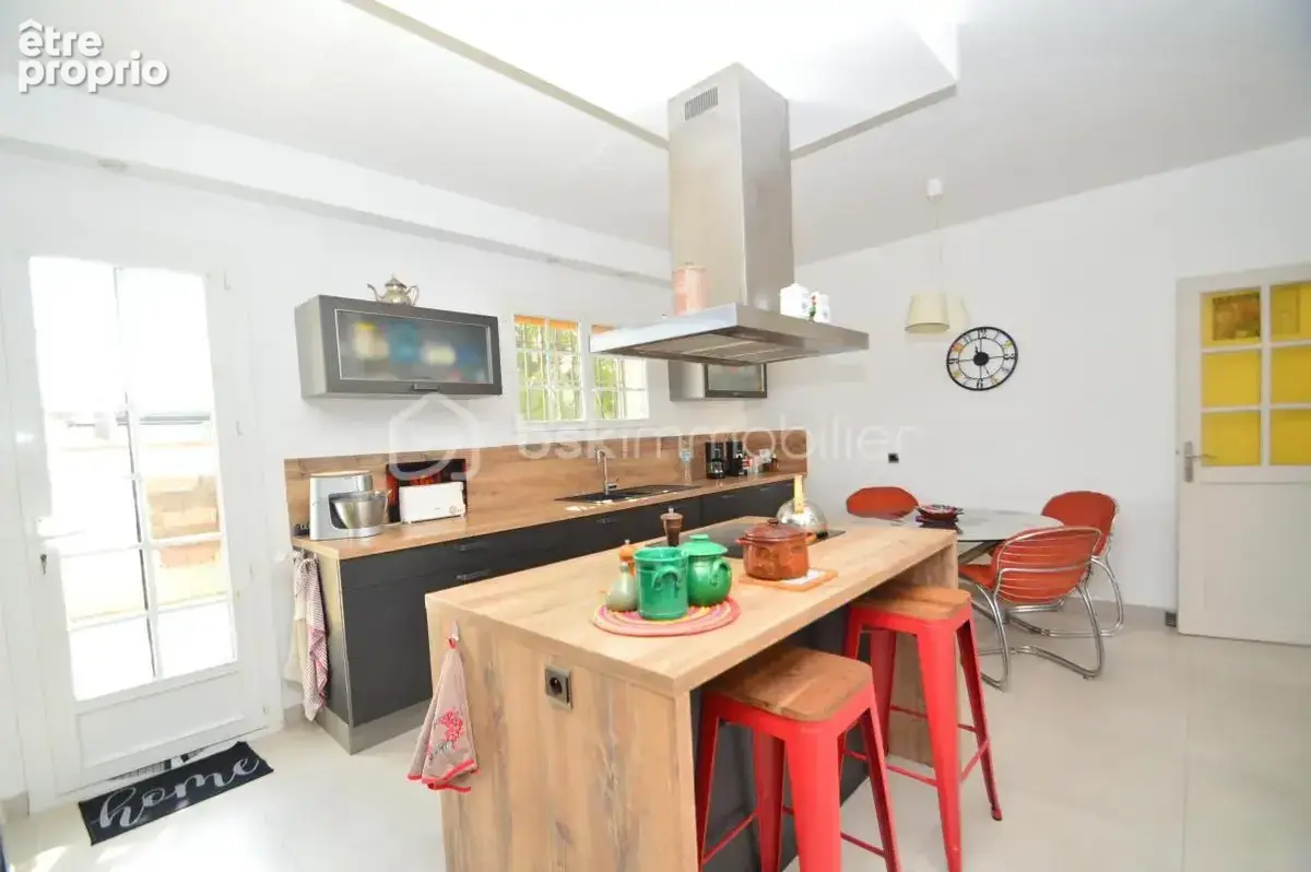 Belle villa familiale avec piscine, 151 m² et carport - photo 9