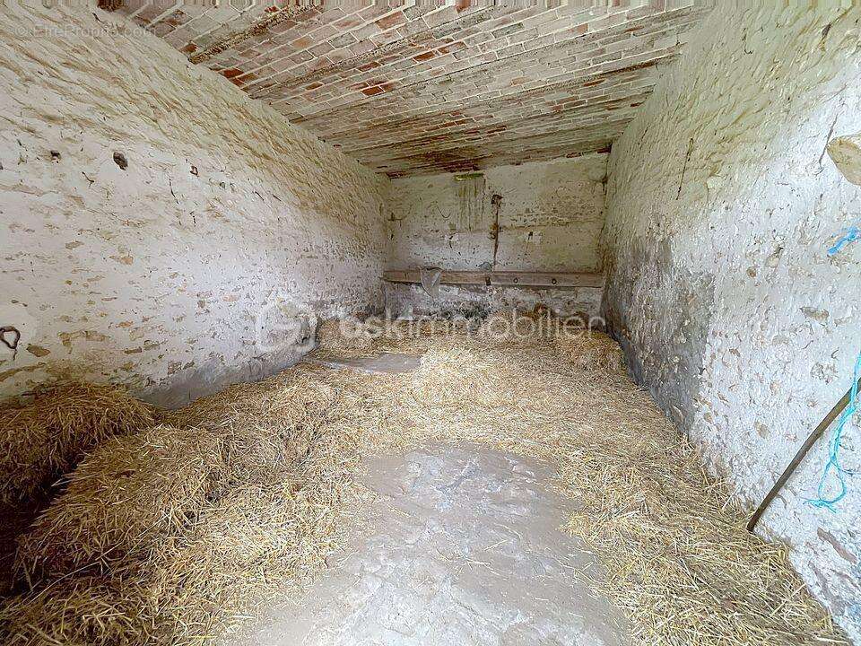 Beau corps de ferme habitation + batiments a renover - photo 18