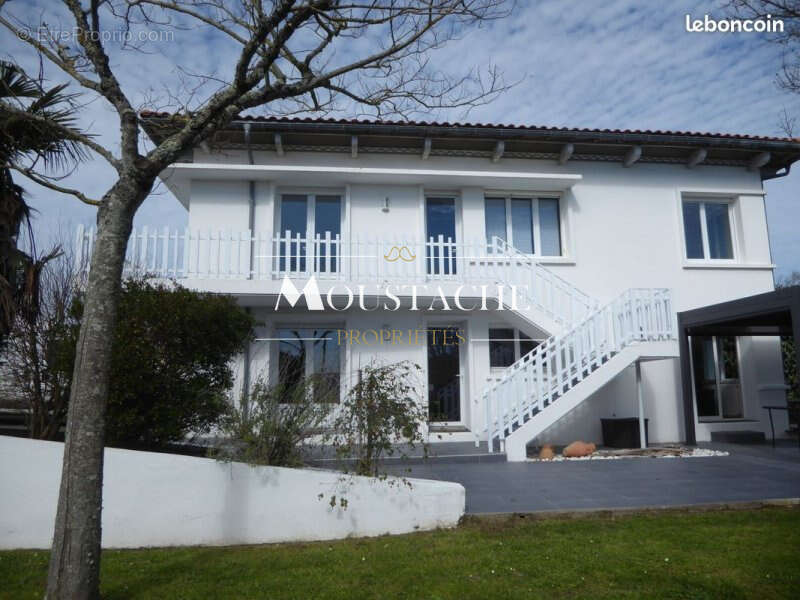 Maison à VAUX-SUR-MER
