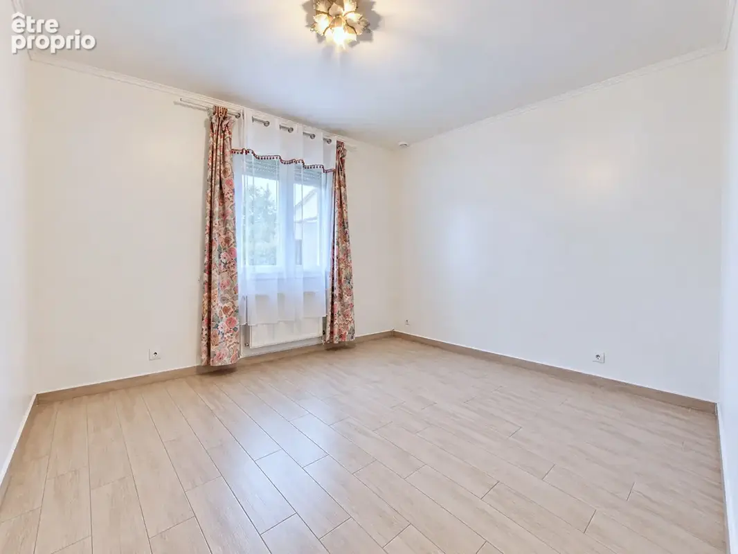 Maison à Favières - 5 chambres - photo 8