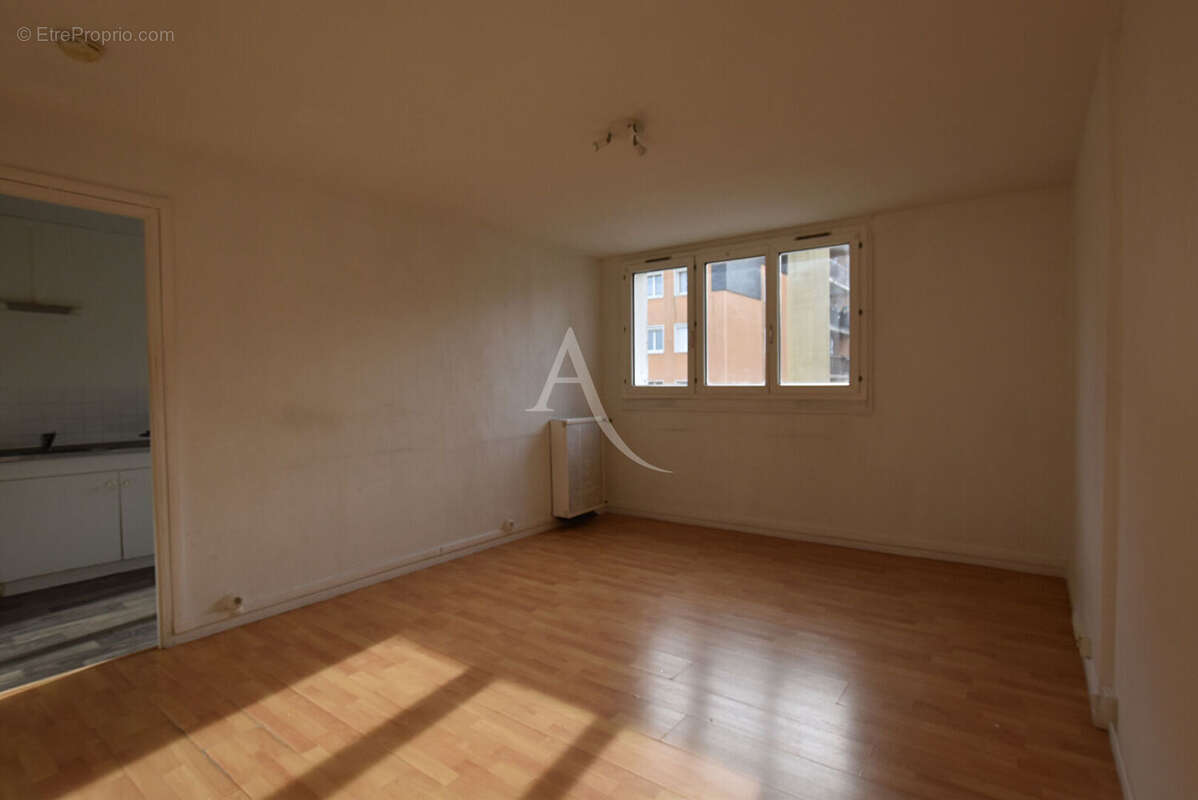 Appartement à COMBS-LA-VILLE