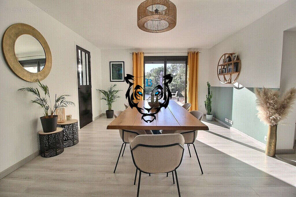 Maison à ROQUEBRUNE-SUR-ARGENS