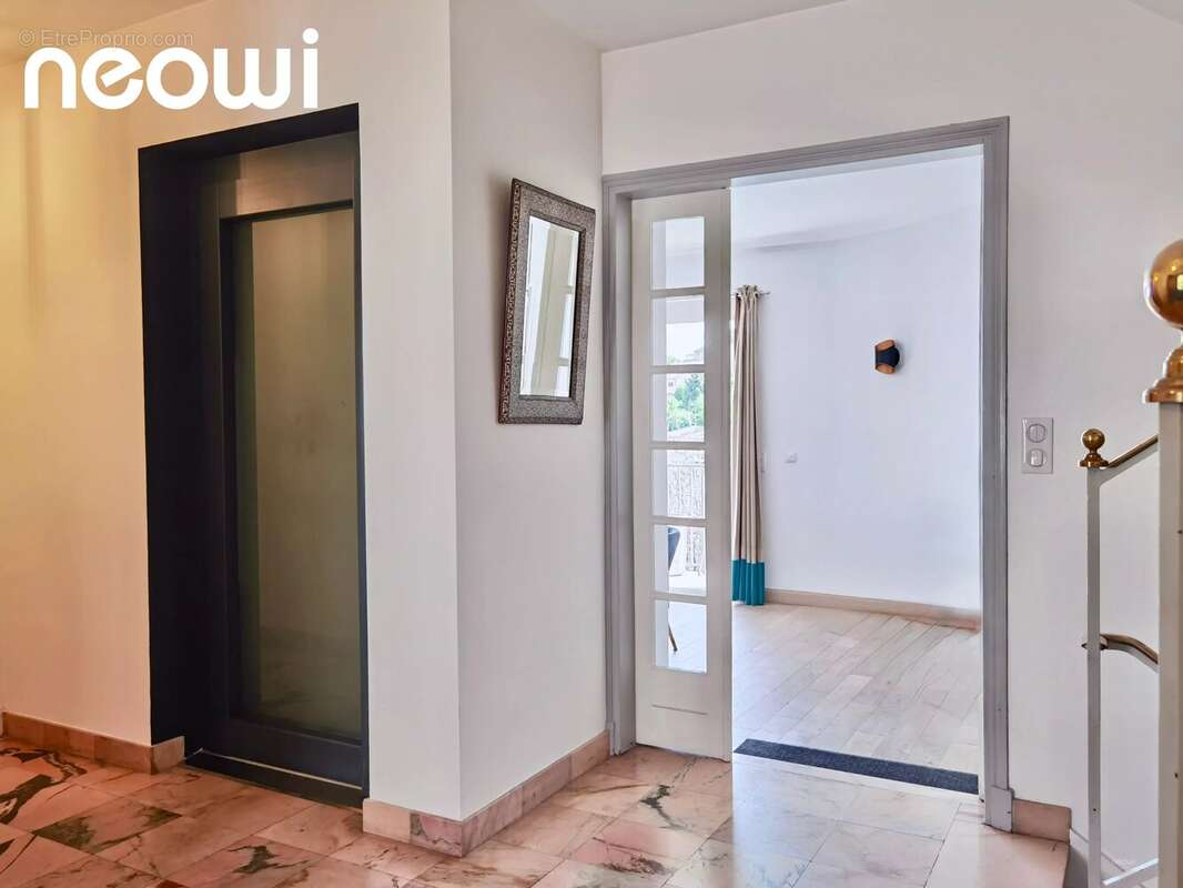 L’exception contemporaine – 340 m² sur 4 niveaux avec ascenseur privatif - photo 17