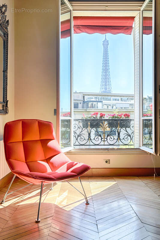 Appartement à PARIS-16E