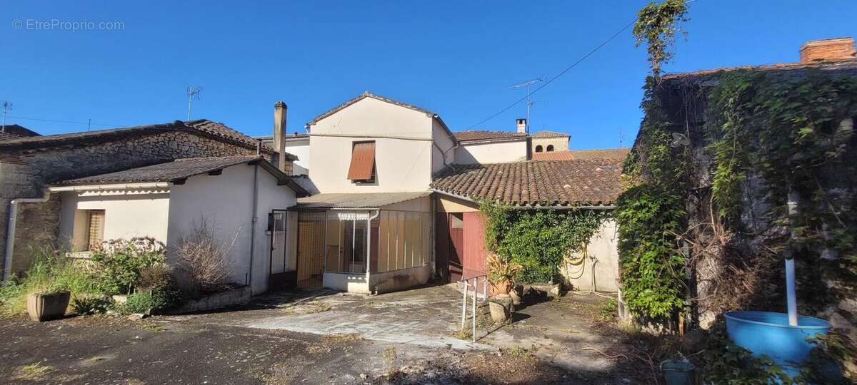 Maison 108 m² à Bourlens  - photo 2