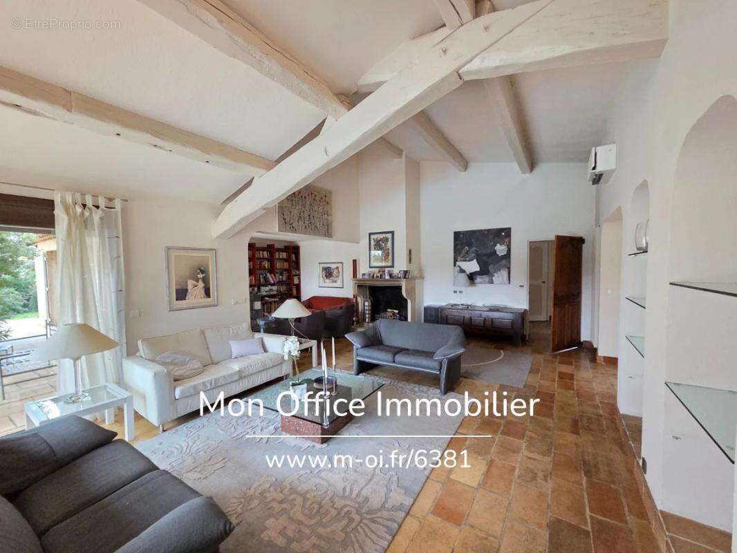 Référence : 6381-NGU. - Maison 12 pièces 376 m2 - photo 4
