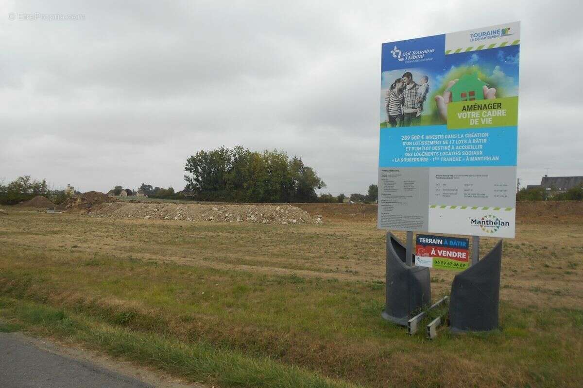 Terrain à MANTHELAN
