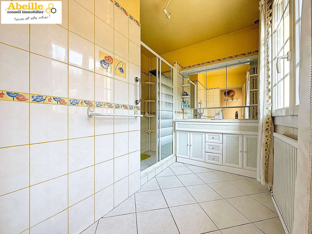 Maison traditionnelle de 116 m2 hab. sur sous-sol total terrain 531 m2 - photo 7