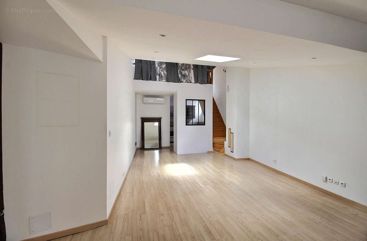 Appartement à VIOLS-LE-FORT