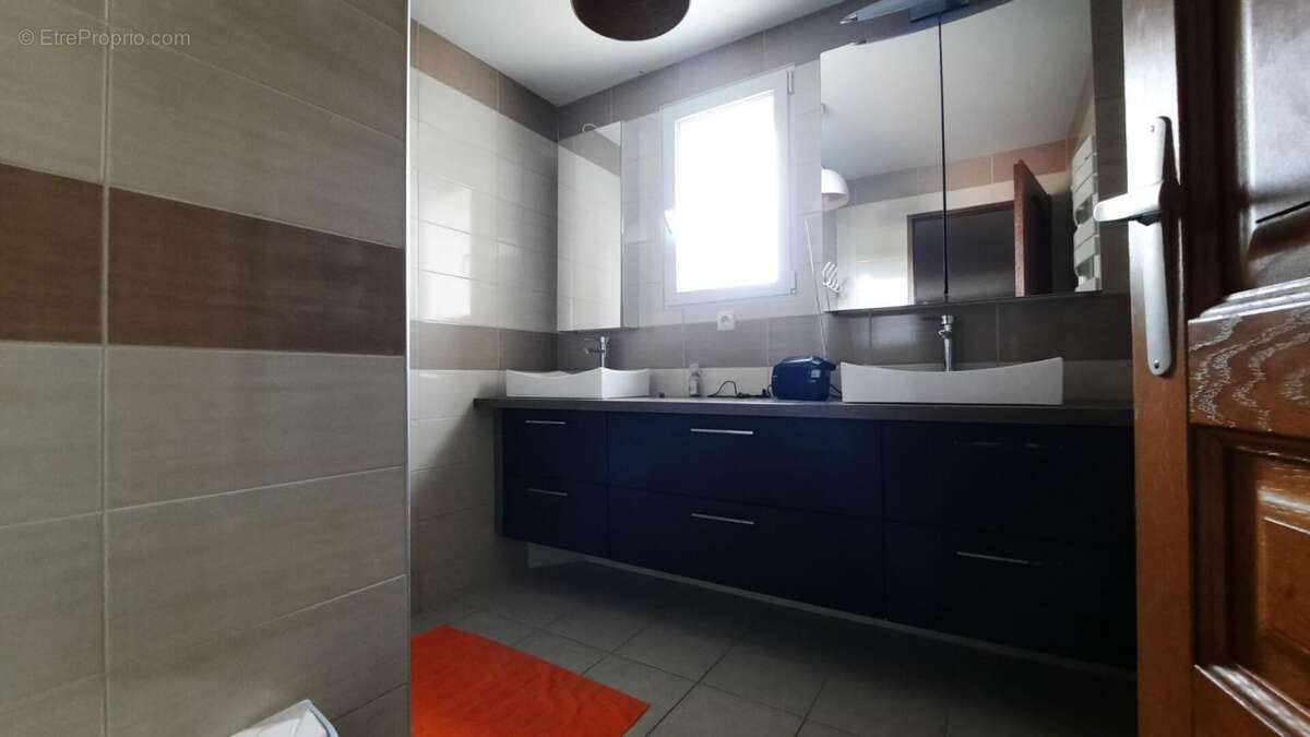 Ensemble immobilier de 2 maisons 364 m2 - revenu  locatif - PRIX 375 000 - photo 7