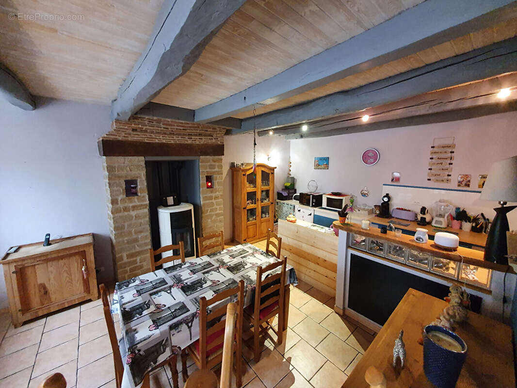 Maison à CHALUS