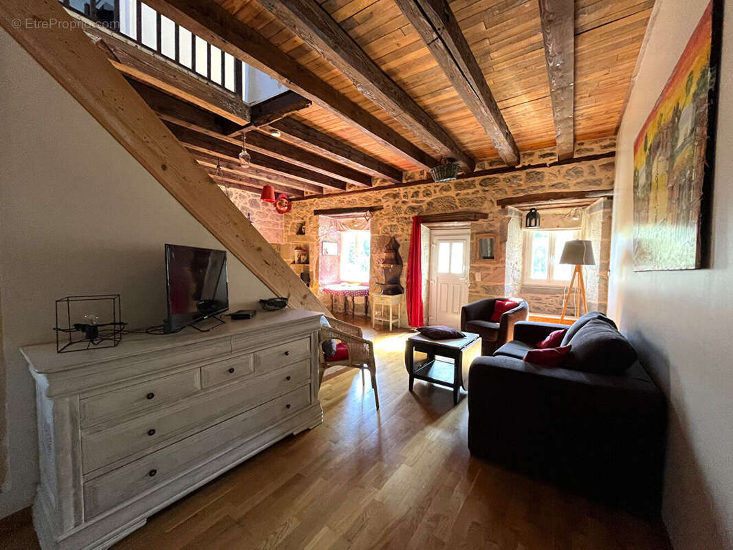 Maison à SAINT-JACQUES-DES-BLATS