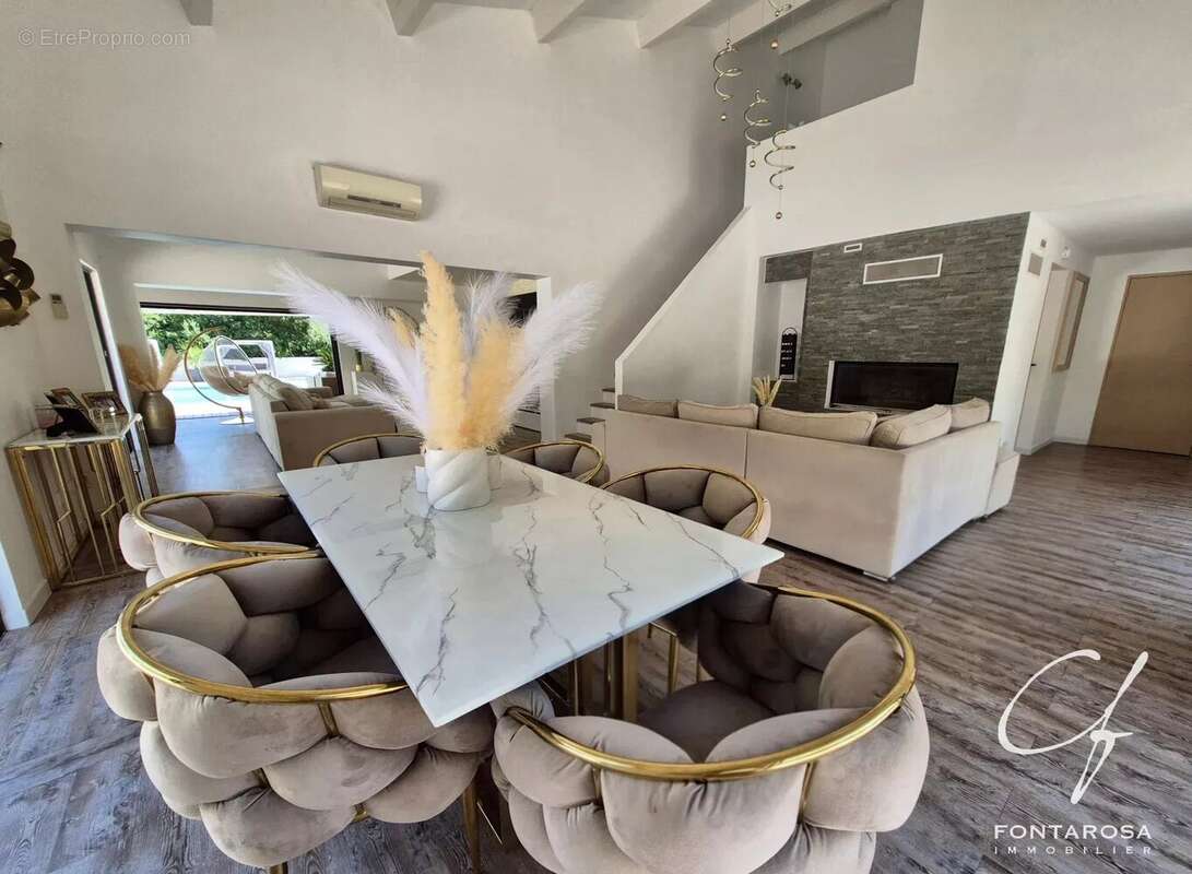 Maison à ROQUEBRUNE-SUR-ARGENS