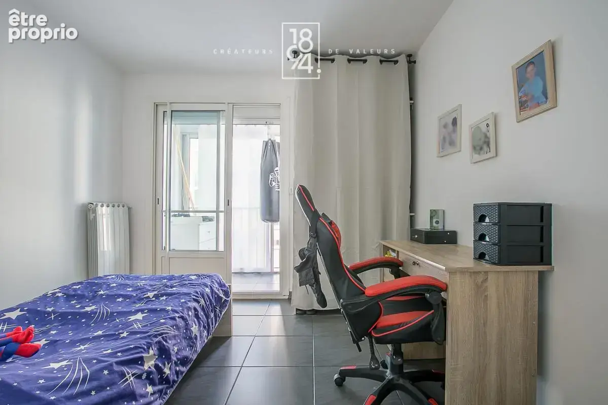 Traversant de type 4 en etage avec parking ,balcon et cave - photo 8