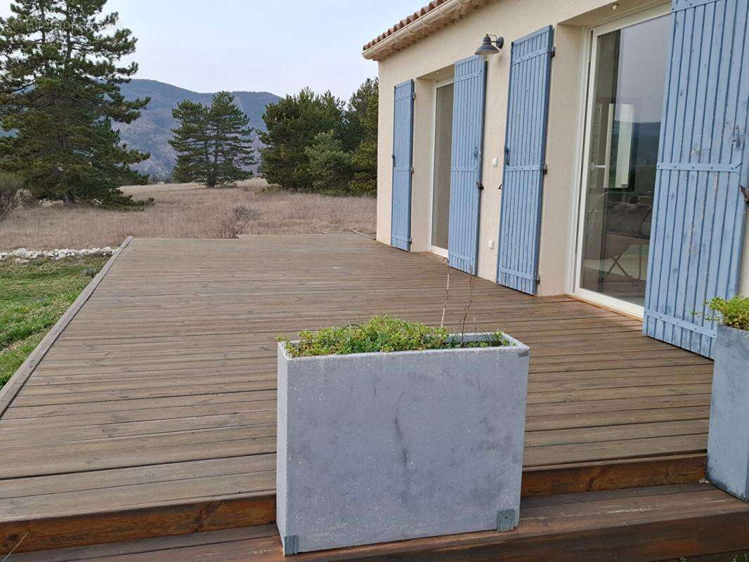 Sault (84390)  villa 200 m², 5 chambres avec gîte et piscine intérieure, garage, terrain 1700 m² - photo 7