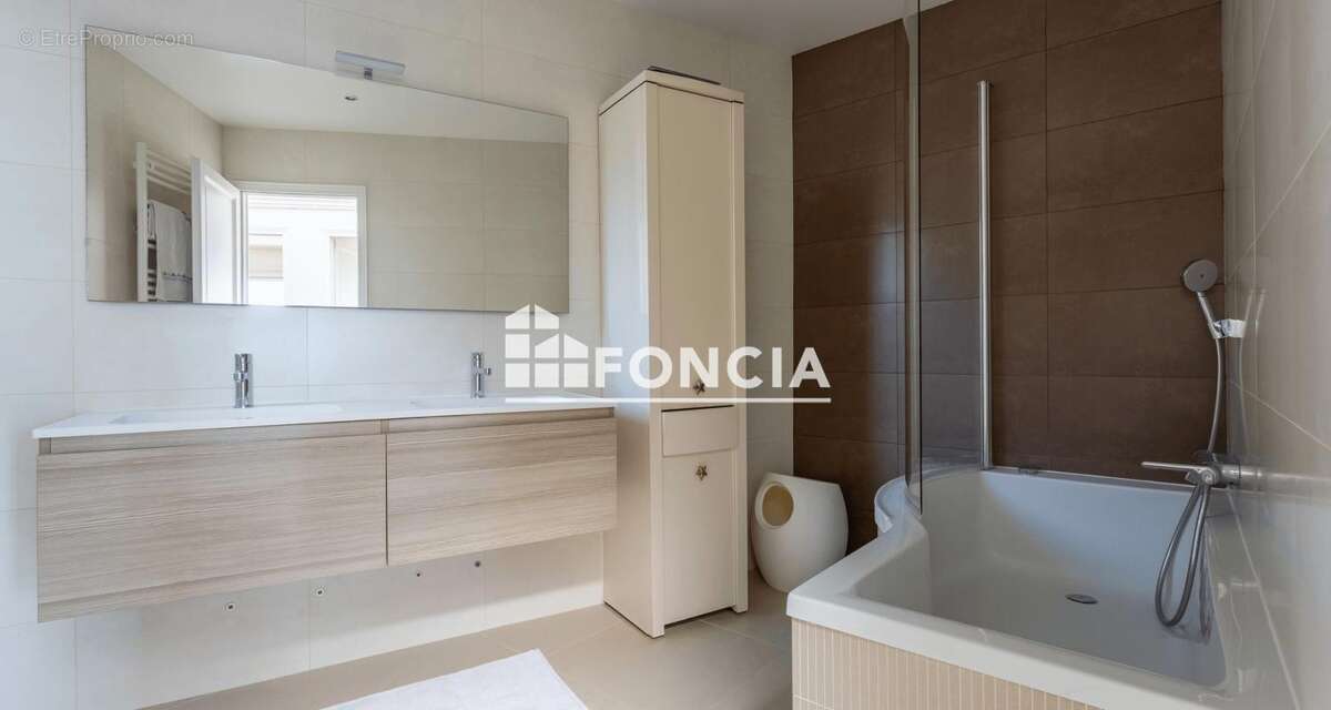 Maison à LE PLESSIS-ROBINSON