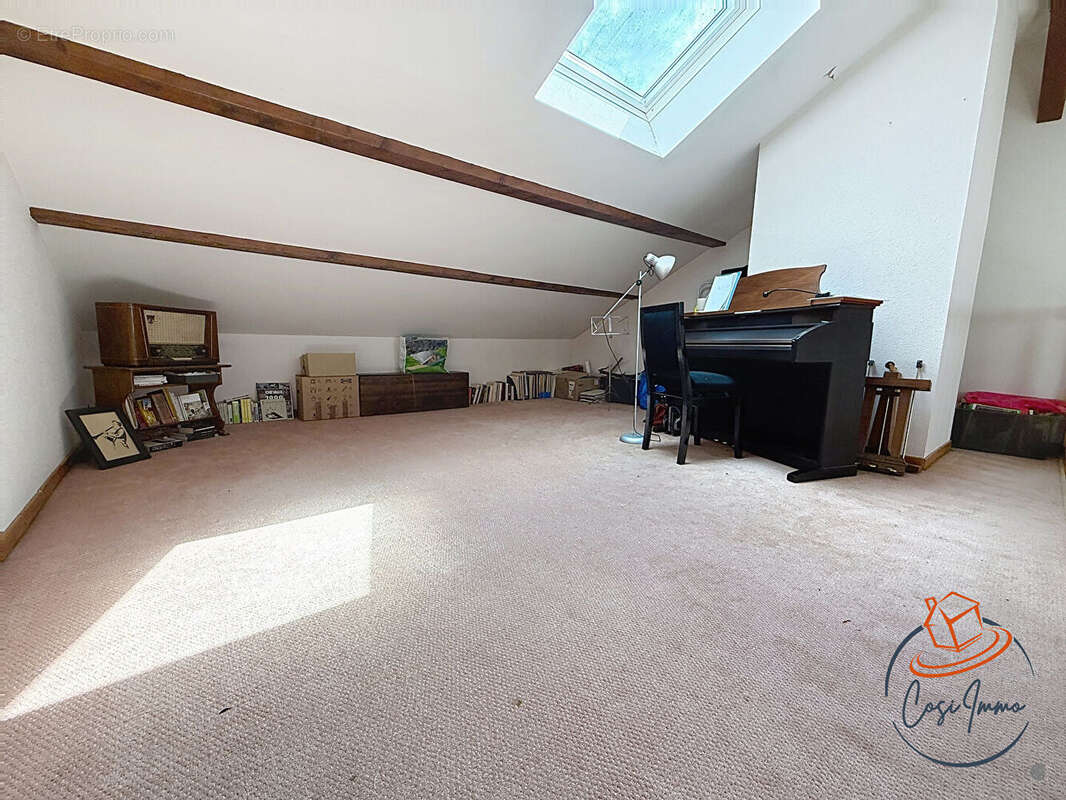 Appartement à ECHENEVEX