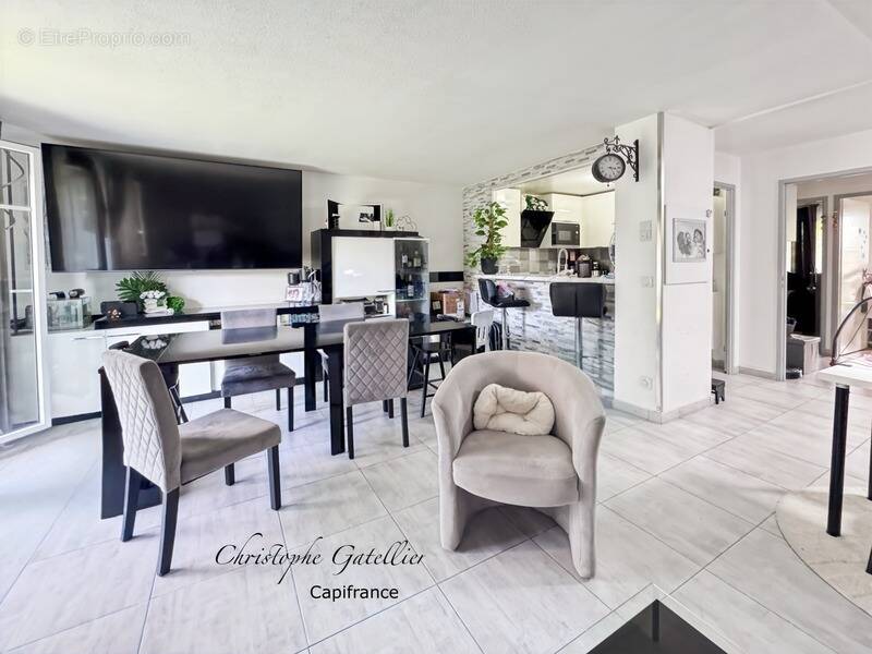 Quartier VILLAGE, appartement T3 (2 chambres) - Terrasse et Jardinet - Box fermé - photo 3