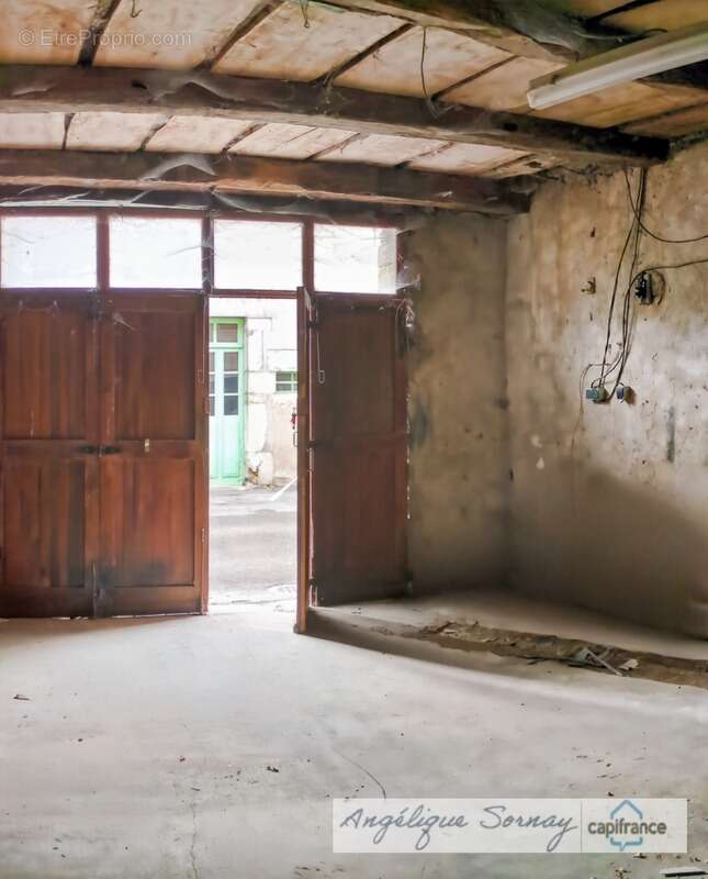  EXCLUSIVITÉ – Maison mitoyenne à fort potentiel de 229 m² sur 3 niveaux avec garage – Sellières - photo 15