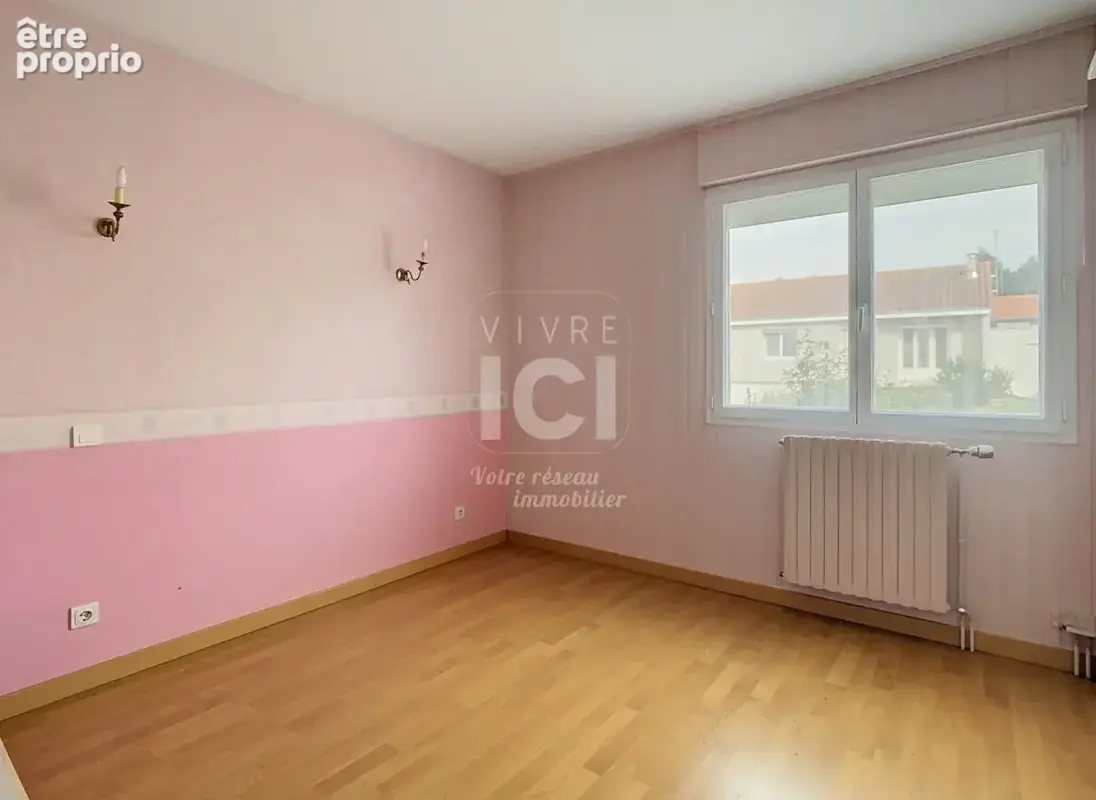 Maison CHOLET avec sous-sol total . - photo 6