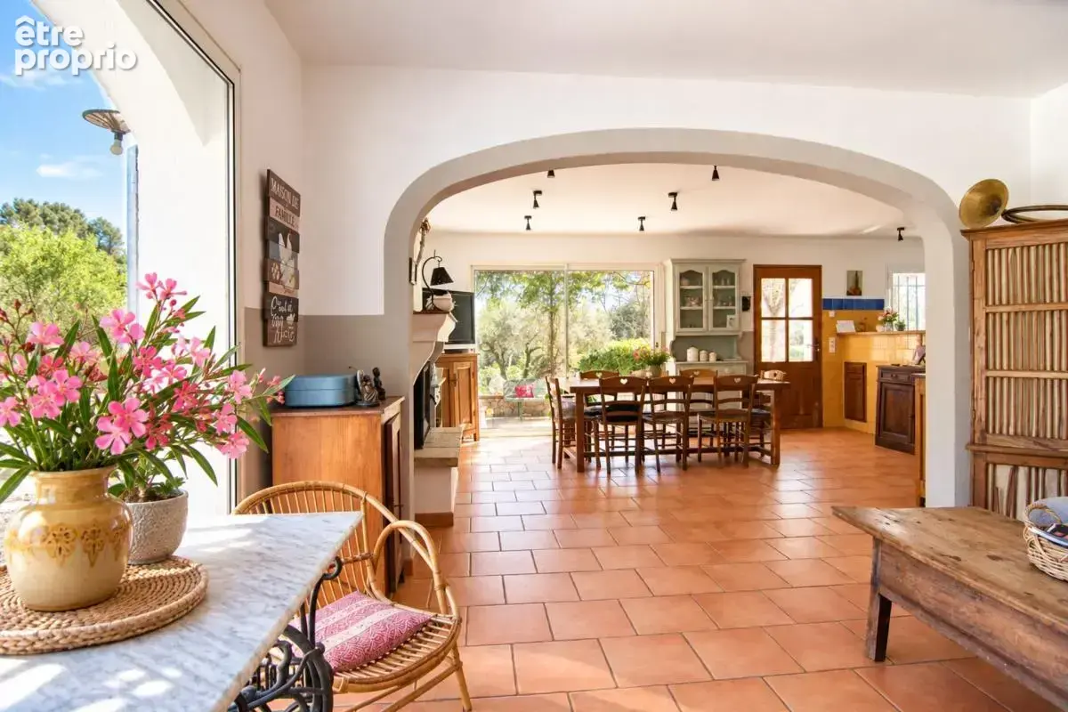 Grande propriété style provençal avec dépendances sur 1,6 ha - photo 7