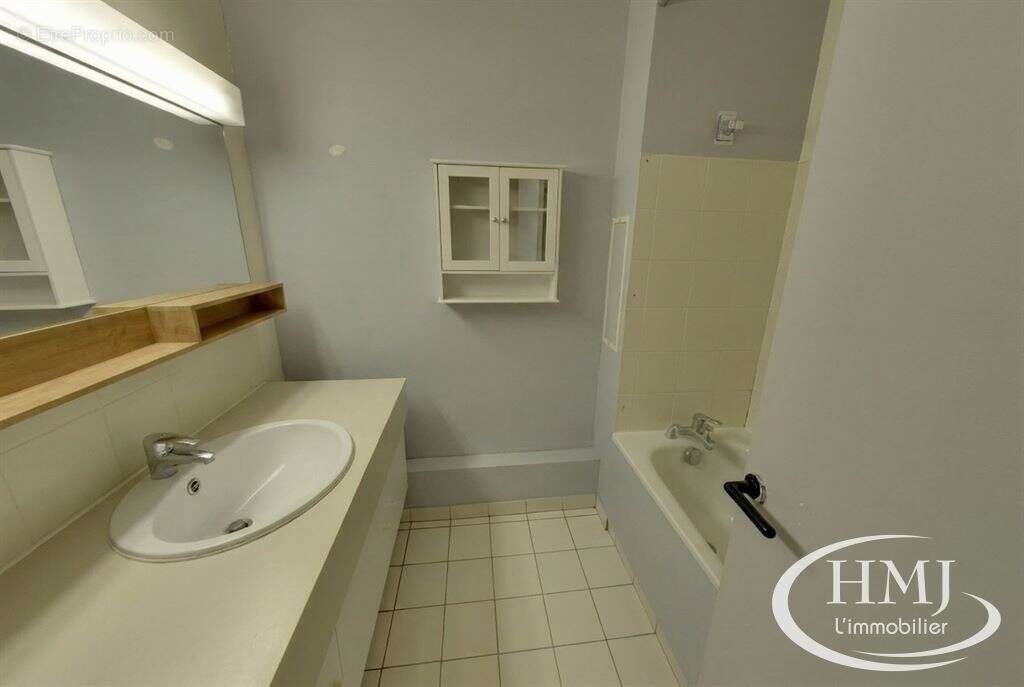 Appartement à LE COUDRAY-MONTCEAUX