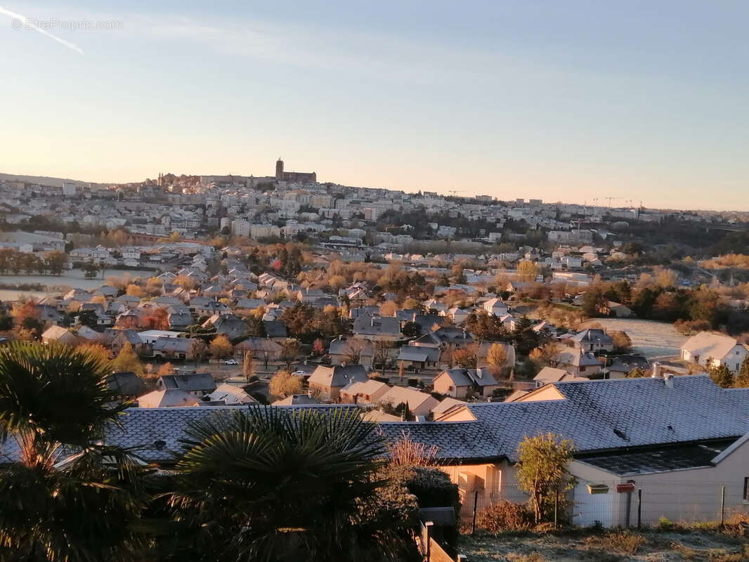 Maison à ONET-LE-CHATEAU