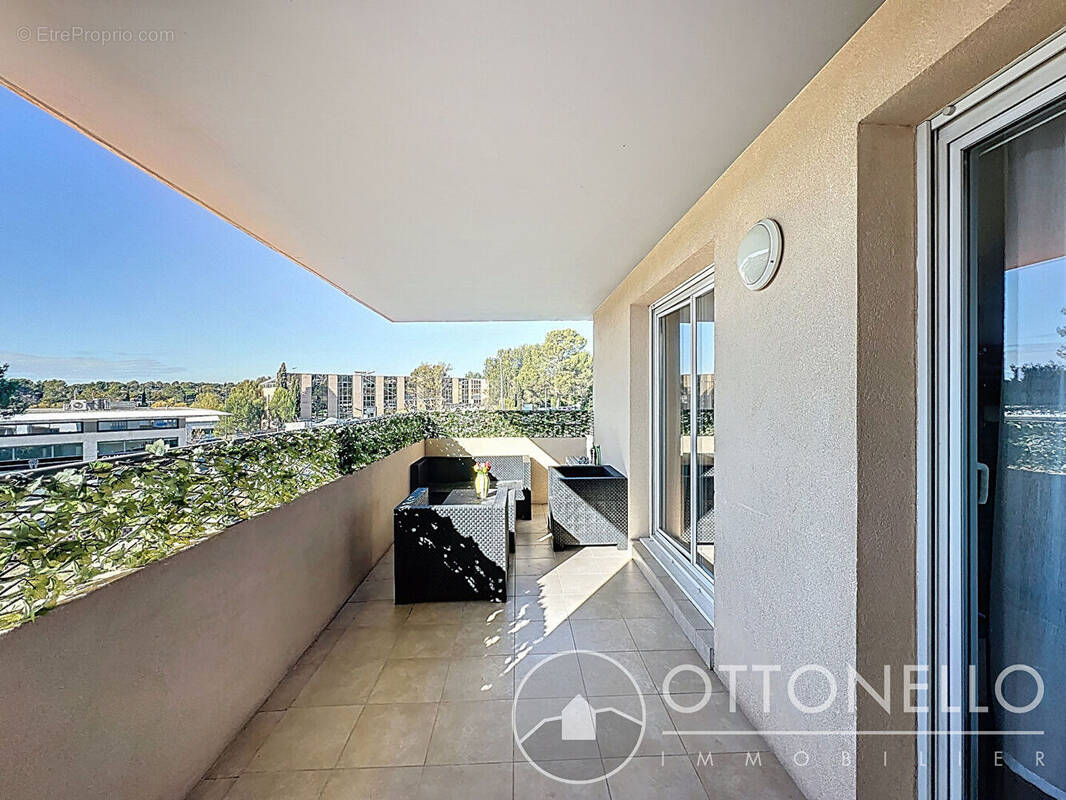 Appartement à ROQUEBRUNE-SUR-ARGENS