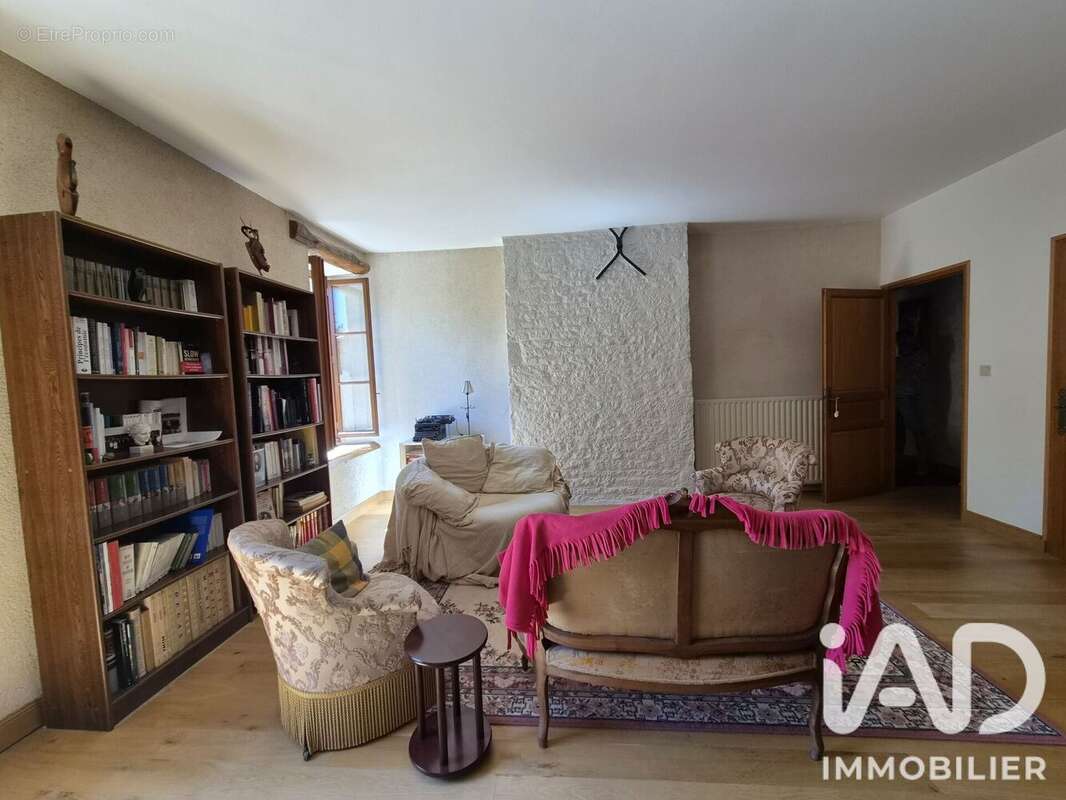 Maison 276 m² à Celles-Sur-Belle  - photo 3