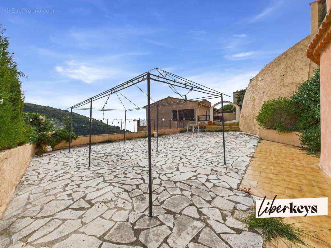 Appartement à EZE